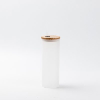 Vaso de vidrio esmerilado sublimable con tapa de bamboo y carrizo, 17oz